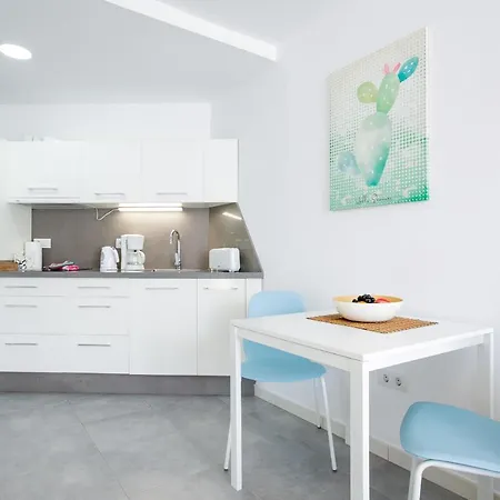 Carmen Sunrise, Cristianos *