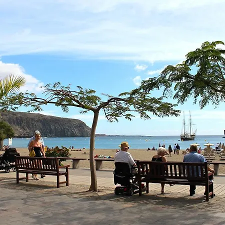 Carmen Sunrise, Cristianos